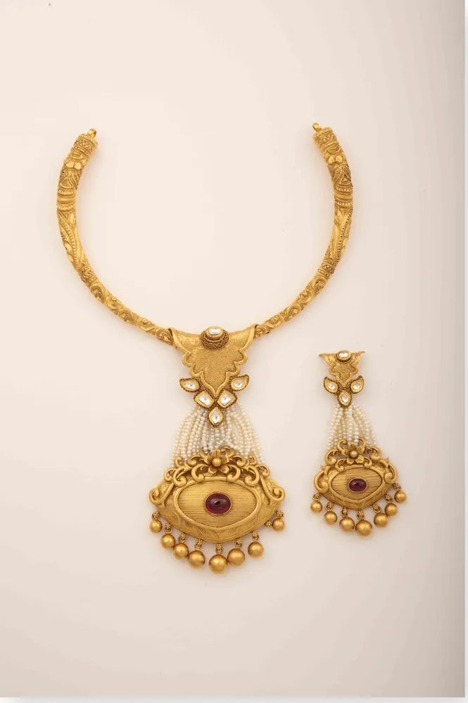 Gold Hasli Necklace Set