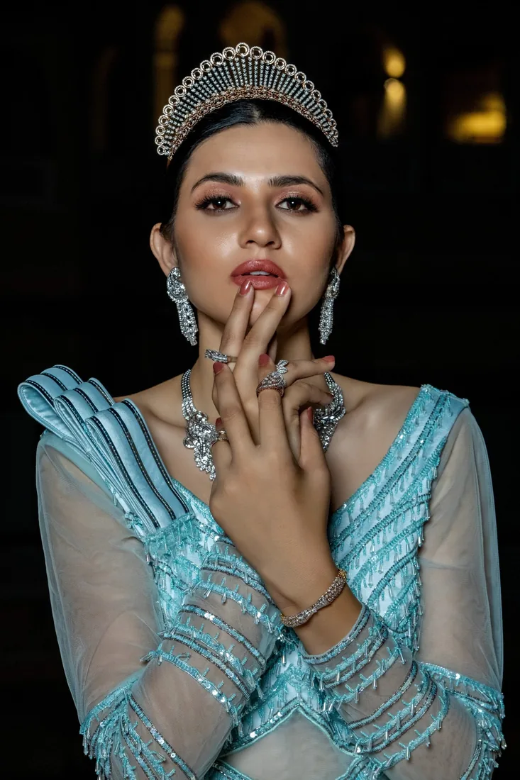 Model wearing jewellery from the JKJ Parinita collection