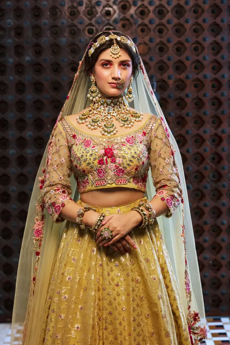 Model wearing jewellery from the JKJ Polki collection