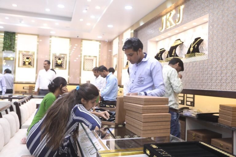 Visit our Jadau Jewellery Store in Jaipur