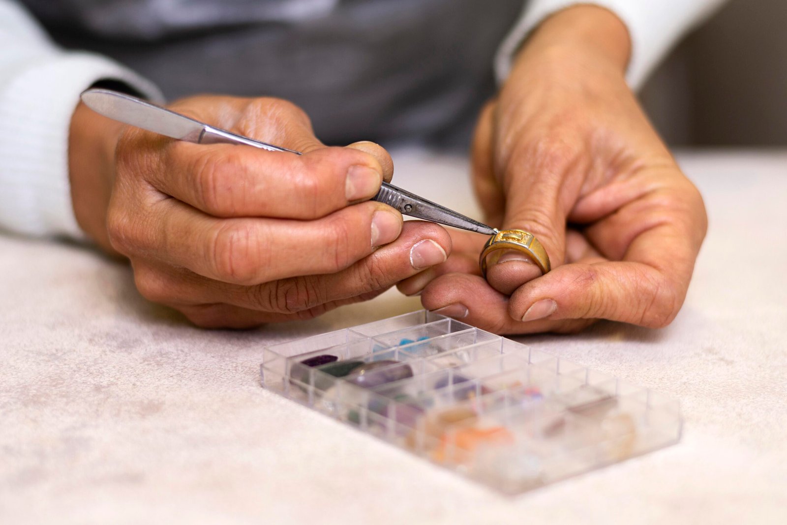 How to Clean Gold Jewellery at Home